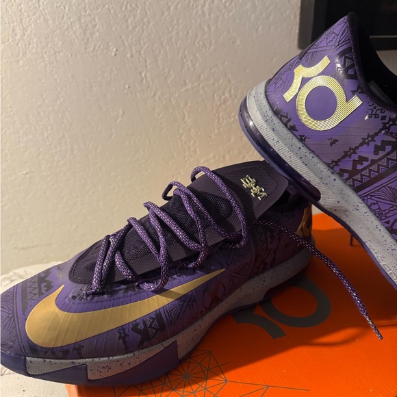 purple and gold mens basketball shoes